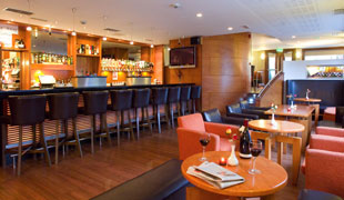 westport_restaurants-Maddens_Bar