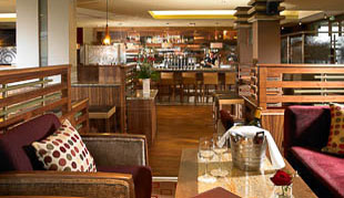 Plaza-Bar-at-The-Westport-Plaza-Hotel